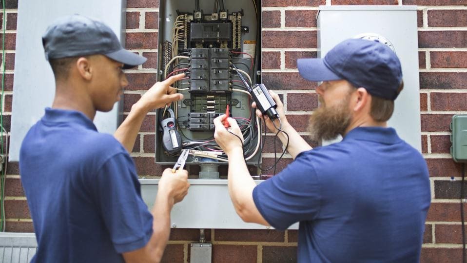featured image electrician.jpeg